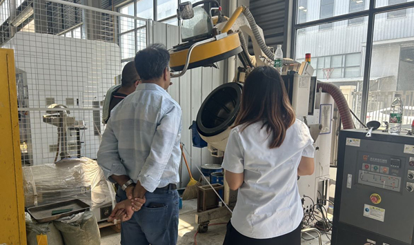 印度金剛石串珠客戶到訪安捷倫 驗(yàn)收自動滾噴機(jī)R55